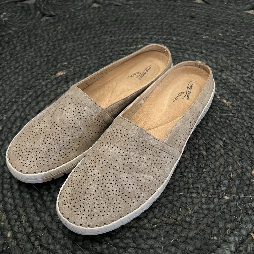 Easy Street Comfort Wave Mules Size 9 women's